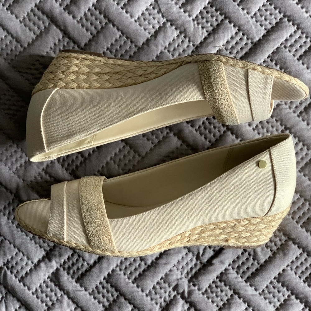 Aubrey Lynn Size 9 1/2 M Color Natural Champagne, Canvas glitter elastic